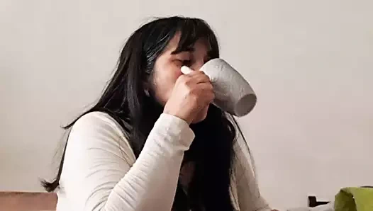 Üvey oğul mastürbasyon yapmak için mastürbasyon yaparken beni izlemek istiyor