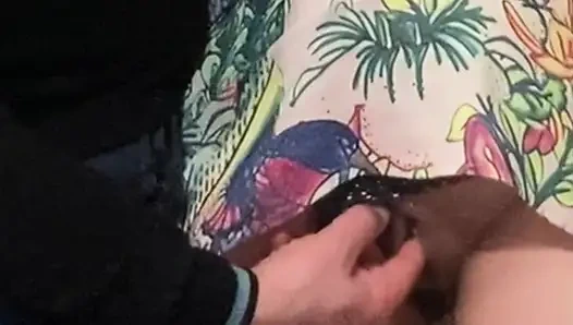 Aldatan evli kadın kalabalık bir metroda mastürbasyon yapıyor