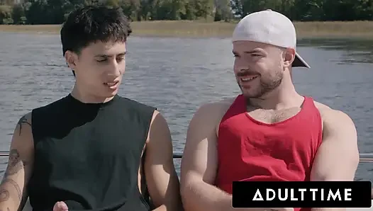ADULT TIME - heteroseksüel arkadaşlar Marcus Mcneil ve Angel Elias hayal kırıklığı yaratan tekne gününü sert sikişe dönüştürüyor