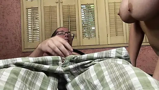 Kasey büyük memeli sarışın orta yaşlı seksi kadın