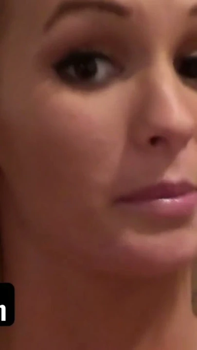 Teamskeet - seksi sürtük emily austin sikiştikten sonra yarağını nasıl düzgün yalayacağını biliyordu | Klip 1
