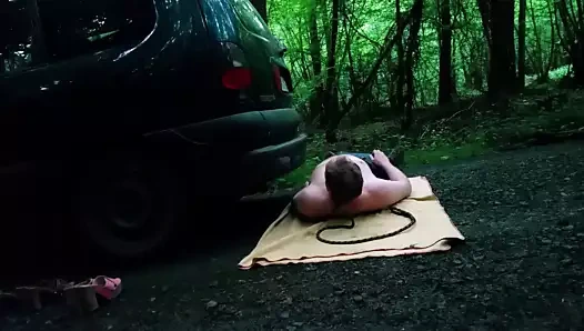 Araba egzoz gazı koklama