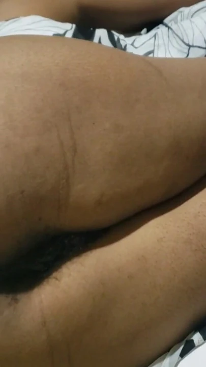 O götlü ateşli orta yaşlı seksi kadın amcığını sır olarak alıyor | Klip 1