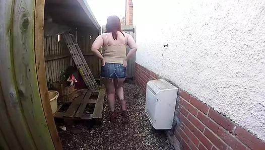 karısı içinde seksi kısa mini etek ve sıkı üst