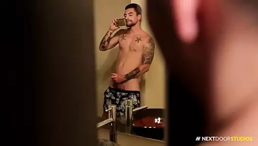 Nextdoorbuddies johnny tork onu mastürbasyon yaparken yakalandı!