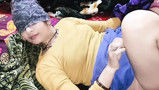 Yeni evli gelin kocasıyla seks yapıyor, misyoner pozisyonunda sert sikişiyor