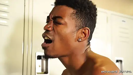 Edwardjames sleepy reed ve dani fantom soyunma odasında ateşli baştan çıkarma keşfediyor