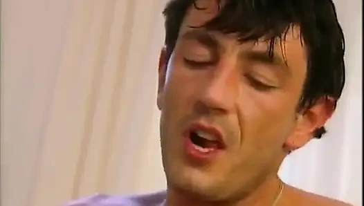 Azgın orta yaşlı seksi kadın genç yarağı sikiyor