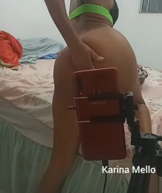 Üvey babam beni yabancılara gösteriş yapıyor