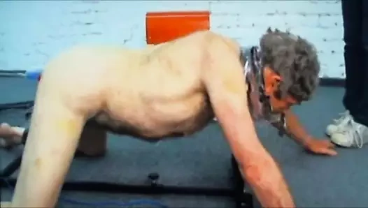 Bir stooge parçalıyor