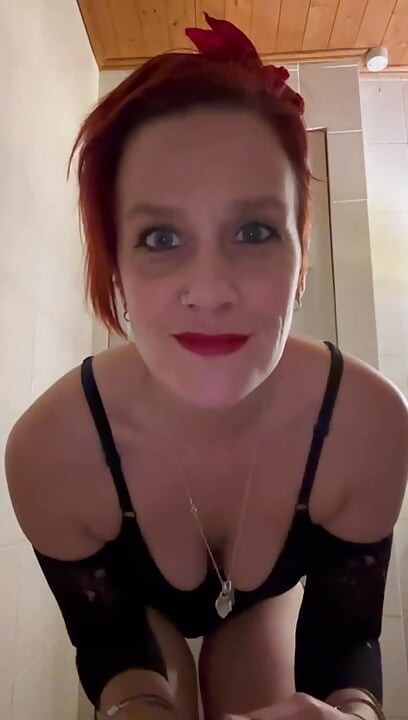 Büyük dildo ile ev yapımı orgazm