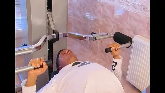 Büyük Memeli Hatun Yarak Emiyor Ve Amcığını Sert Siktiriyor