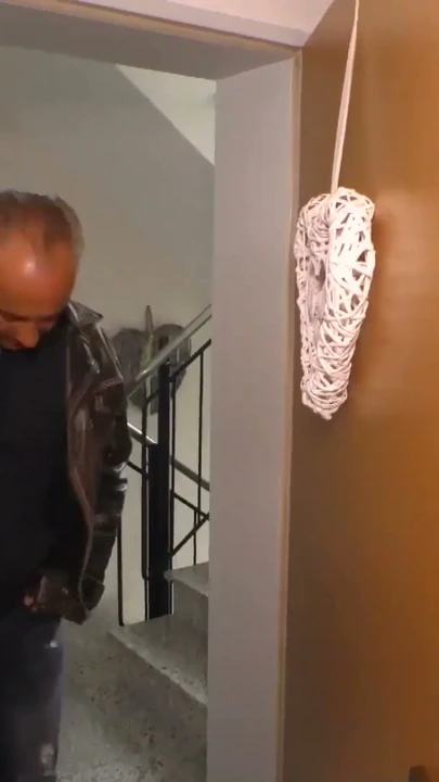 Ev gezmesi bambaşka bir şekilde... | Bölüm 1