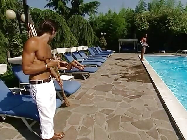 Bu aç sürtük için 3 yarak