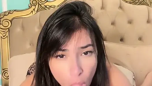 Emanuelly Raquel sert bir emiyor, bayılıyorum