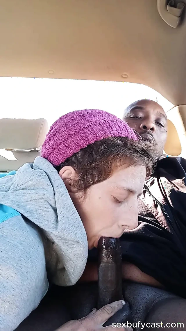 Edepsiz sokak fahişesi kahvaltıda dölümü içiyor. MİLF