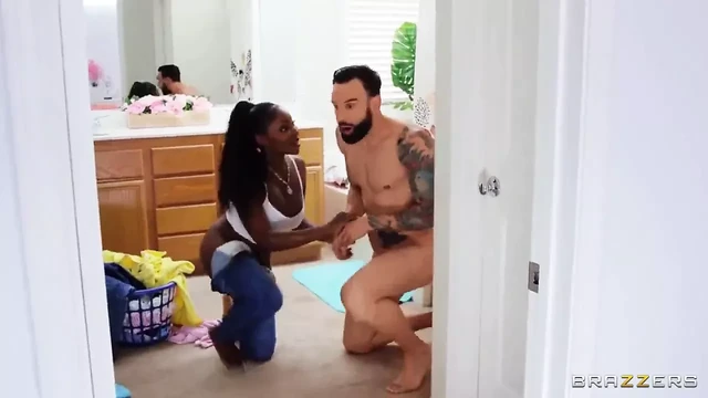 Brazzers - duşta sinsi milf sikikleri