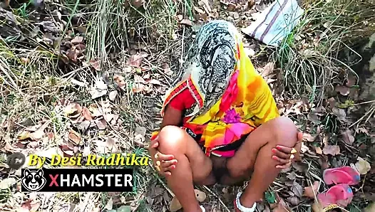 Hintli hintli açık havada büyük memeli teyze Hintçe porno videosunda büyük götünü ve büyük vücudunu gösteriyor