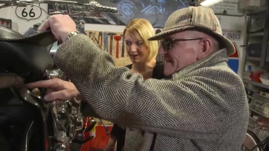 Sina Longleg aşık!