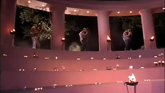 Ateşli edepsiz esmer büyük yarak emmeyi seviyor