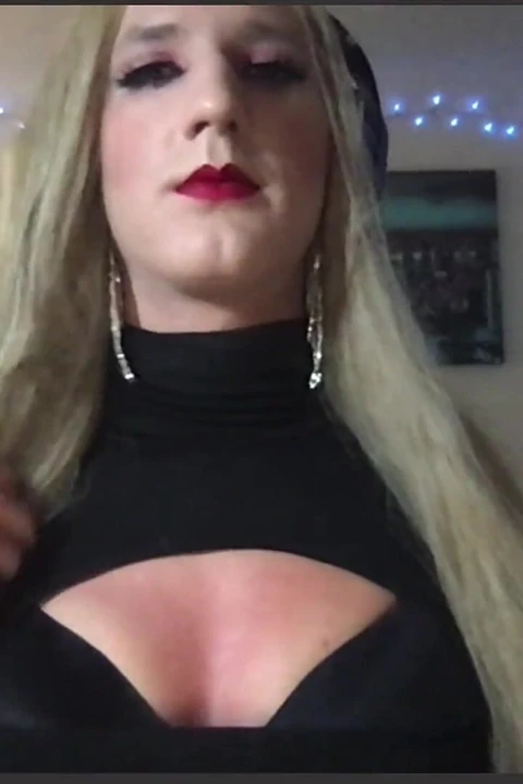 Ateşli tgirl yarak ve anal kameraya alıyor