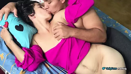 Seks dürtüsünü uyandırdım ve zenginini siktim