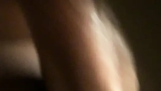 Büyük yaşlı yarak genç amcığını genişletiyor