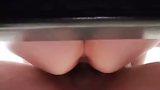 Karısının kıllı amını sikerken yüksek sesle orgazm