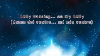 Karın üzerinde göbek dansı (çıplak ayakla ve topuklarla çiğneme)