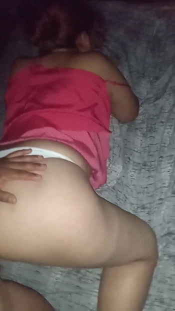 Захватывающий момент из "Рыжую с большой задницей трахнула одаренная брюнетка"