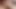 Olgun orta yaşlı seksi kadın yatakta televizyon izlerken harika amıyla oynuyor