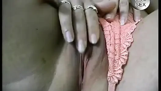 Oyuncu seçmelerinde sarışın olgun duş alıyor ve amcık oynuyor