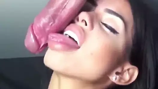 Hepsi onun sıcak ağzında