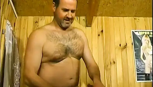 Videoda hediyelik eşya isteyen saf amatör bir çift