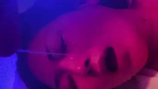 Evli bir kadına mastürbasyon yapıyor