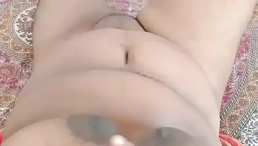 Hintli bayan parmak performansı