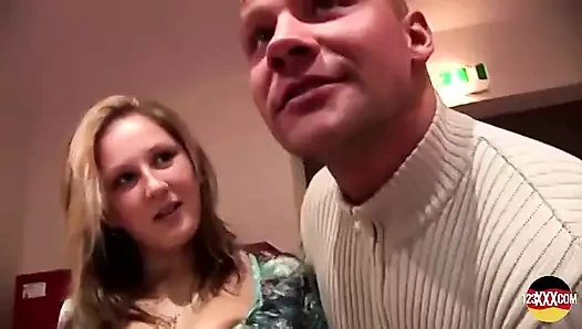 Almanya'dan tombul sarışın sürtük dondurma gibi döl yiyor