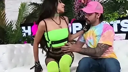 Azgın sikiş kukla hime marie nade nasty ile takılıyor!