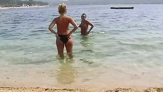 iki seksi kızlar itibaren almanya hoş bir Sabit horoz açık havada
