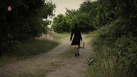 Pansiyon - 1 - Uzak bir pansiyonun tek misafiri olan güzel bir kız, tuhaf bir şehvetin tutsağı olur