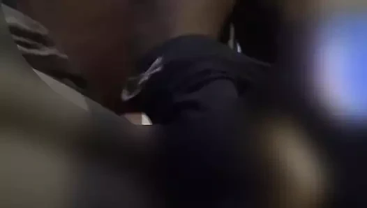 Onu altyazılarla sikiyor