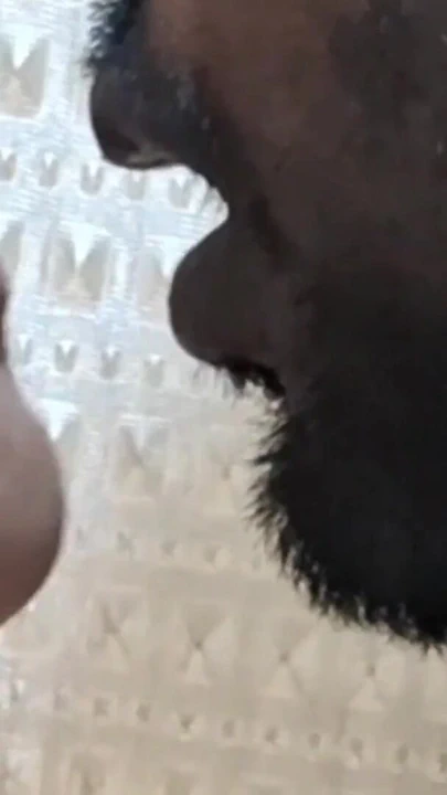 "Teyze, lütfen kabul et ve seninkini ver"den muhteşem bir an.