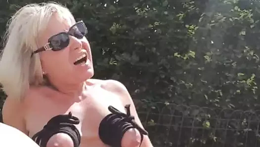 Bahçemde orgazm fışkırtması