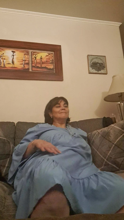 Üvey oğlunun arkadaşı ona olgun bir vücut göstermem için beni baştan çıkardı