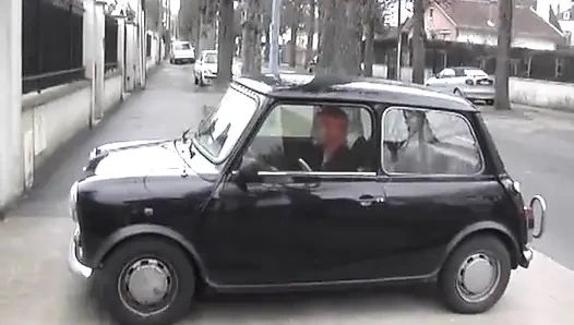 Yaramaz Fransız sürtük sıkı götünü siktiriyor