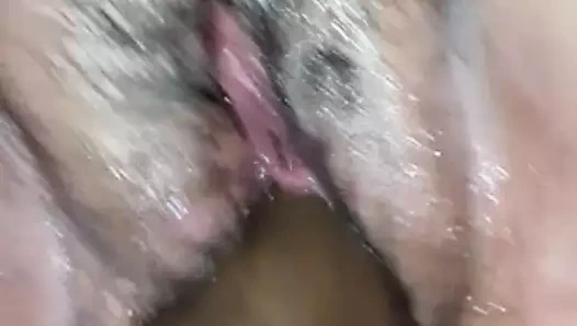 Bbw parmaklama ve yumruklamadan fışkırtıyor!