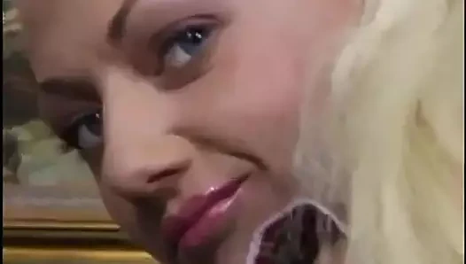 Büyük göğüslü ateşli piliç yüzüne boşalmadan önce götünü ve amını siktiriyor