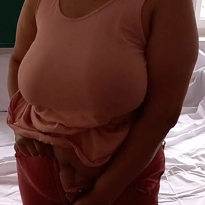 Gözlerinin Önünde Soyunma