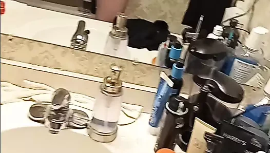 Amcığım çok gürültülü ve ıslak