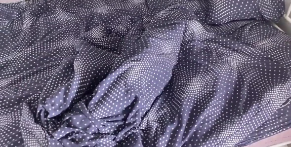 Üvey anne Deylamoon oyuncak attığı için üvey oğlu tarafından cezalandırıldı ve götüne tıkaç soktu